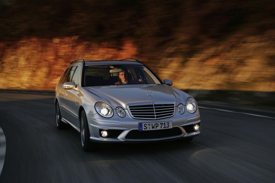  Mercedes-Benz E63 AMG 2007 года  (фото 12 из 25)